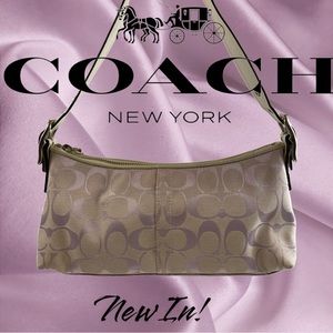 Coach Vintage Hampton lavender shoulder baguette handbag. Y2K early 2000s.